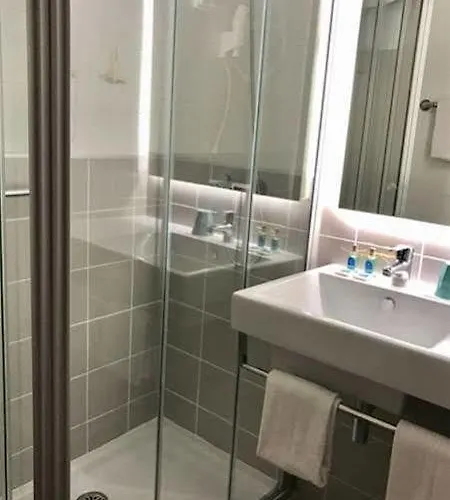 Maria Cristina Daire *